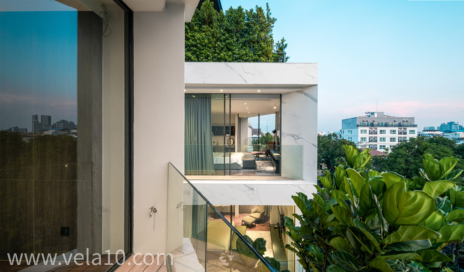 top_slide-vela10-2 top_slide-vela10-2